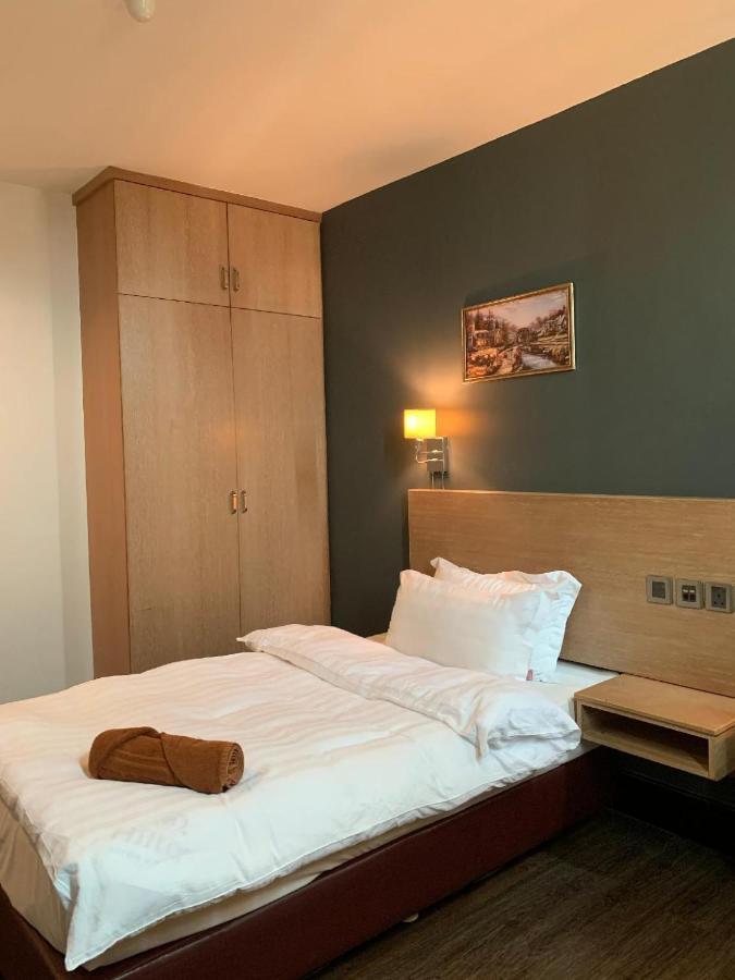 The Room Hotel Miri Buitenkant foto