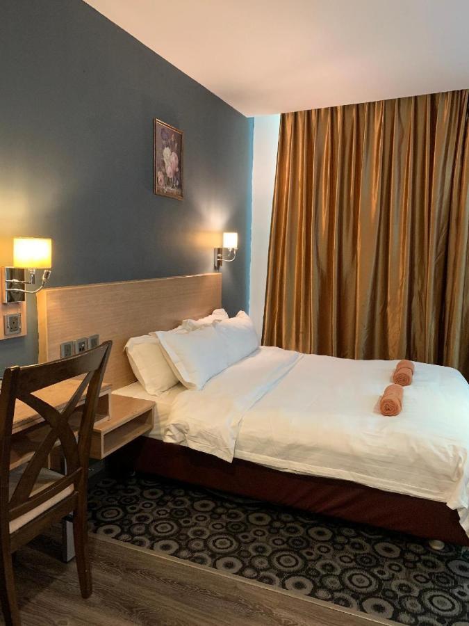 The Room Hotel Miri Buitenkant foto