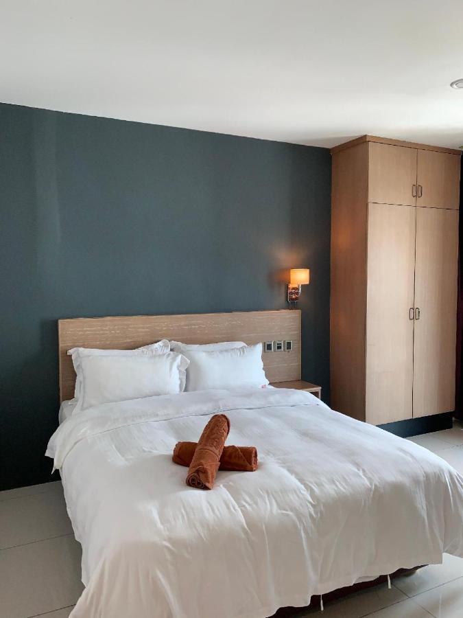 The Room Hotel Miri Buitenkant foto