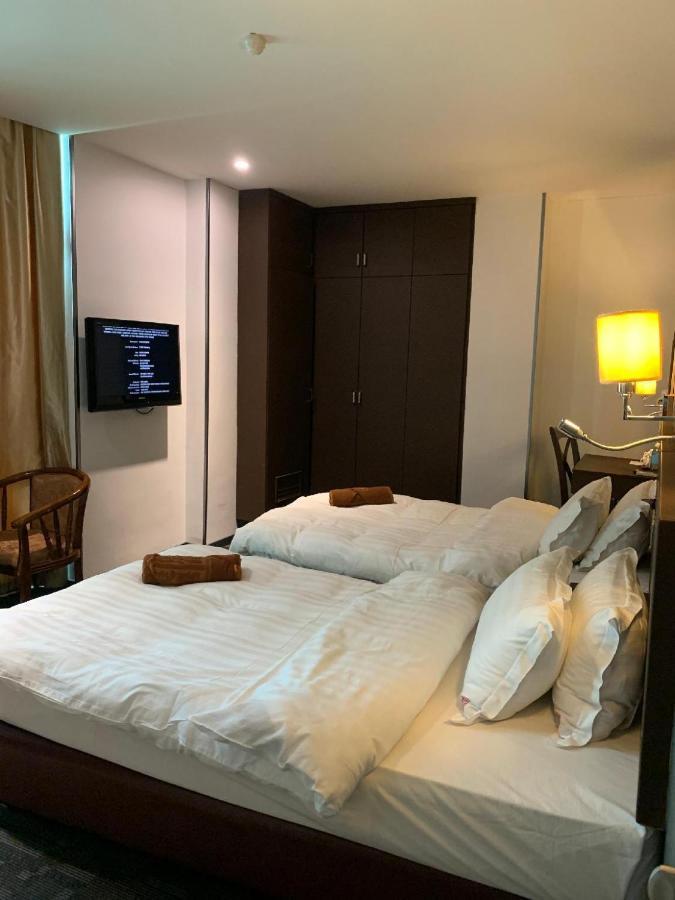 The Room Hotel Miri Buitenkant foto
