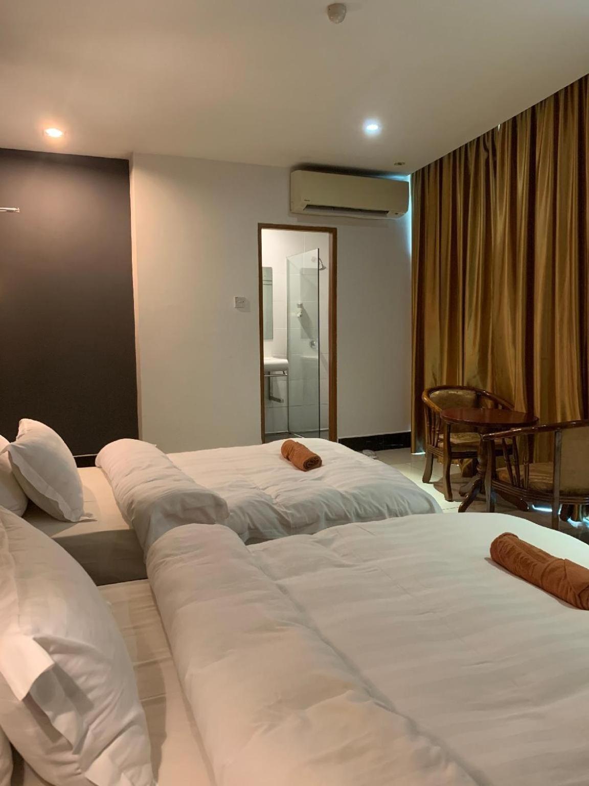 The Room Hotel Miri Kamer foto