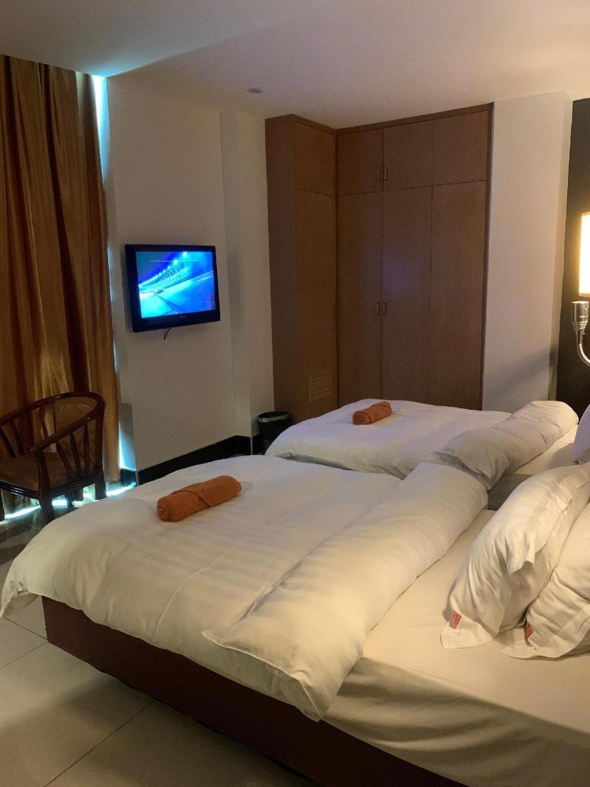 The Room Hotel Miri Kamer foto