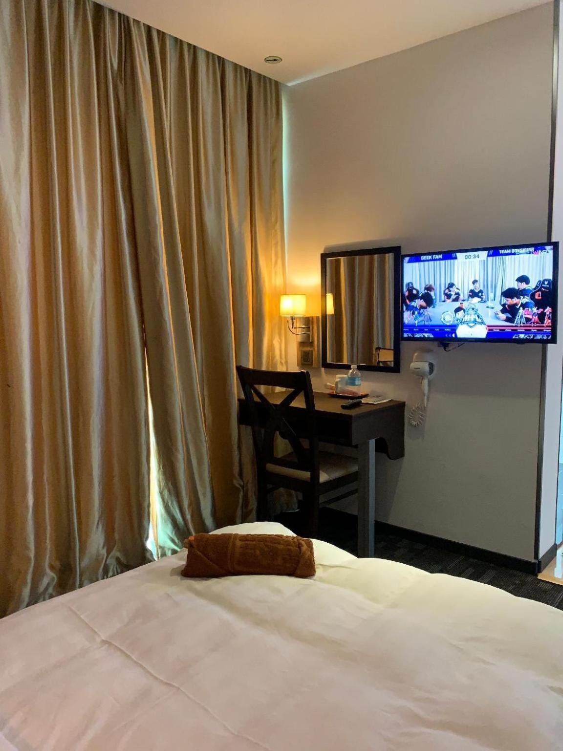 The Room Hotel Miri Kamer foto
